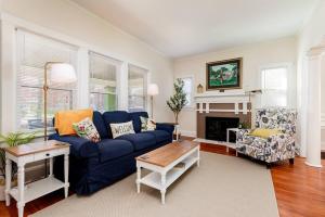 charming cottage in maplewood