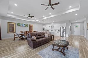 Tranquil Brand New Central Location Lake Front
