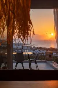 Parosdise Luxury Suites - Ekatondapilianí