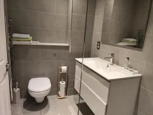 2/3 Bedroom Flat, Chelsea free parking - Kensington