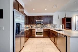 Sprawling Condo - Central Downtown - Summer AC