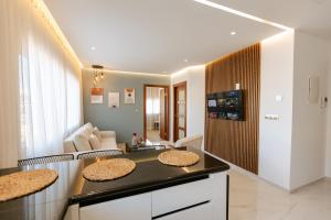 Marina View Residence Luxurious Studio Retreat with Stunning Ocean Views 1 Double Bedroom, 1 Convertible Couch