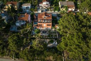 Seaside apartments with a swimming pool Losinj, Losinj - 22580