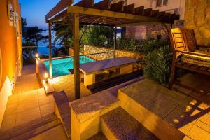 Seaside apartments with a swimming pool Losinj, Losinj - 22580
