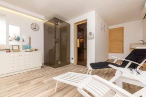 Seaside apartments with a swimming pool Losinj, Losinj - 22580