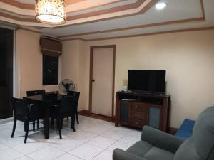 1 bedroom condo for 6 @ escario