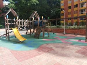 El Poblado, Medellín con Piscina, gym, cómodo, linda vista.