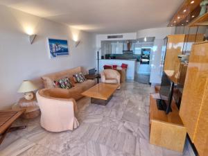Appartement 3 pièces climatisé, piscine, accès plage, vue Golfe de St Tropez - FR-1-780-53