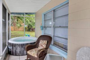 Hammock Hideaway Bikes & Hot Tub & Beach Toys