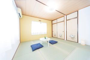 Shiga Lakeside House in Hamabun