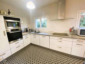 Maisons de vacances Maison 5 chambres a 150 m de la plage, renovee, jardin, proche restaurants et commerces - FR-1-481-161 : photos des chambres