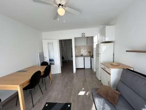 Appartement T2 cabine climatisé avec garage et terrasse au Grau-du-Roi, 6 couchages, proche plage - FR-1-250-267