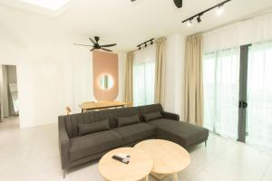Top floor Seaview pent house 3BR 10pax