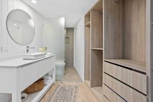 Sun-kissed Serenity: Mediterranean in Burleigh