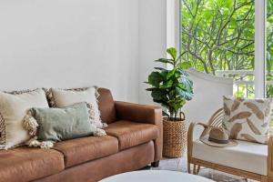 Sun-kissed Serenity: Mediterranean in Burleigh