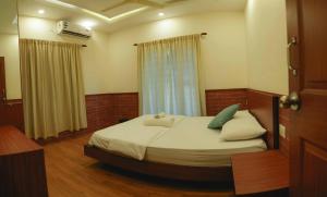 Waves and Shores Pool Beach Villa