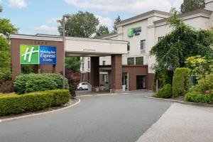 Holiday Inn Express and Suites Surrey by IHG