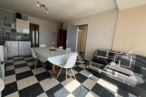 Spacious 60 m nest with sea view