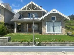 Willostays Emerald Lake Facing villa - Bikkatti