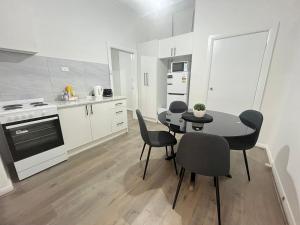 Tashas Duplex on Muller