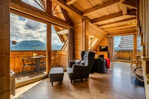 Panoramic Two-Bedroom Apartment with Balcony, Fireplace and Mountain view room in Osada Kościelisko