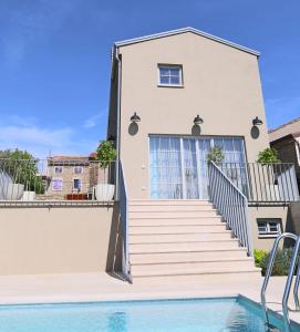 Villa Volare Cantare with 2 br, a heated pool and panoramic view near Buje, Istra