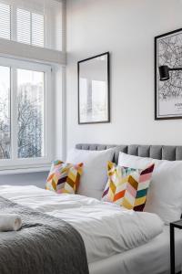 Nowoczesne i Stylowe Studia Very Berry w Poznaniu by Noclegi Renters