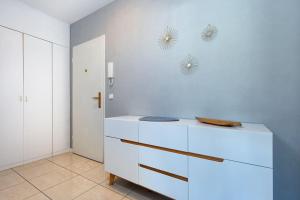 City Apartment mit Sonnenbalkon, 10 Minuten zum Bahnhof, 5 Minuten zum Luisenviertel