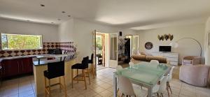 Appartements Rez-de-villa T4, idyllique et independant : photos des chambres