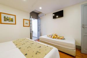 À Francos Painting Artist 2