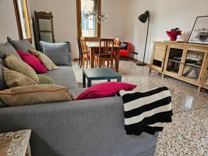 Casa Rossa vista canale