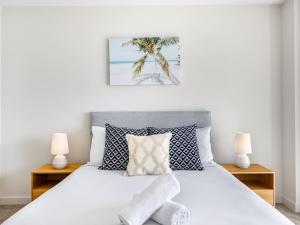 Sweeping Ocean view Apt w Carpark and rooftop pool