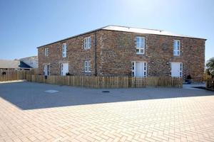Two Bedroomed Holiday Cottage with Sea Views