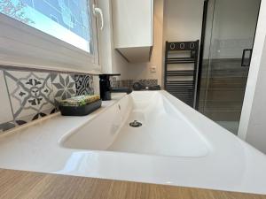 Appartements Appartement Elegant Central - Parking Inclus : photos des chambres