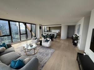 Paragon Apartment Penthouse Amazing Views, Spacious & Great Location