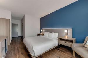 King Room - Disability Access/Non-Smoking room in Comfort Inn Thomasville I-85