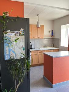 Maisons de vacances Maison de village a La Bree avec terrasse : photos des chambres