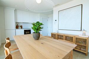 Maras Apartments Higueron West - Beach and Sport - Terrace with Afternoon Sun