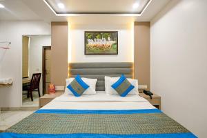 Hotel Bhartiya-New Delhi Railway Station-2 minutes walk