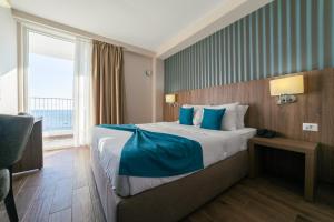 Superior Family Room with Sea View room in Hotel Sato