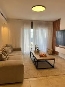 בין הים לכרמל - Atlit