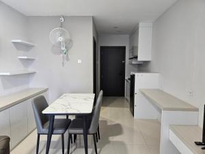 Formosa Residence Apartement Nagoya Batam Pool view Free Netflix