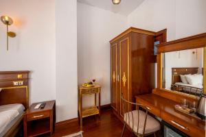 Valeria Antique 1892