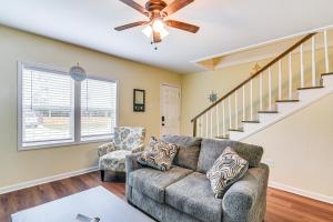 1 Mi to Pleasure Pier! Charming Galveston Retreat