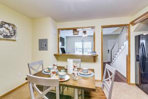 1 Mi to Pleasure Pier! Charming Galveston Retreat