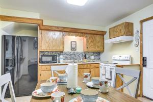 1 Mi to Pleasure Pier! Charming Galveston Retreat