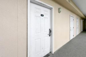 Twin Palms 402