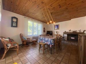 Maisons de vacances Maison cosy a Oleron avec jardin, proche plage & foret, 6 couchages - FR-1-246A-297 : photos des chambres