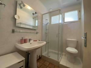 Maisons de vacances Maison cosy a Oleron avec jardin, proche plage & foret, 6 couchages - FR-1-246A-297 : photos des chambres
