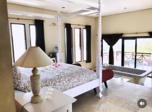 Honeymoon One-Bedroom Villa with Mountain View